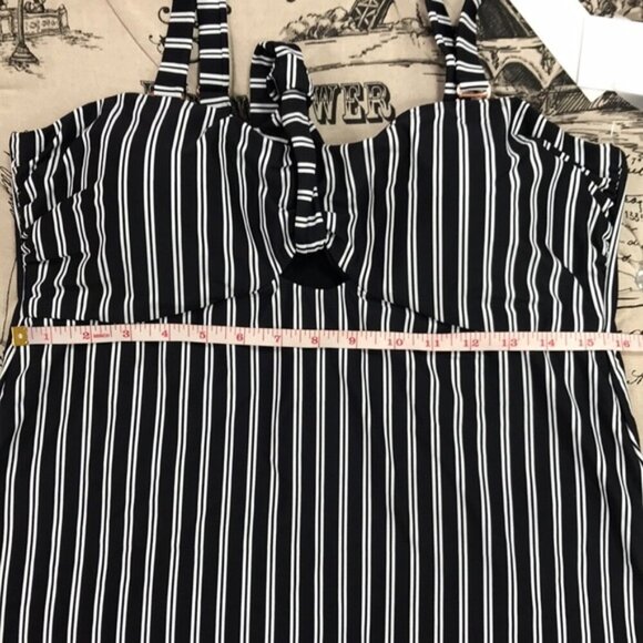 Raisins Curve Trendy Juniors' Top - Picture 9 of 10